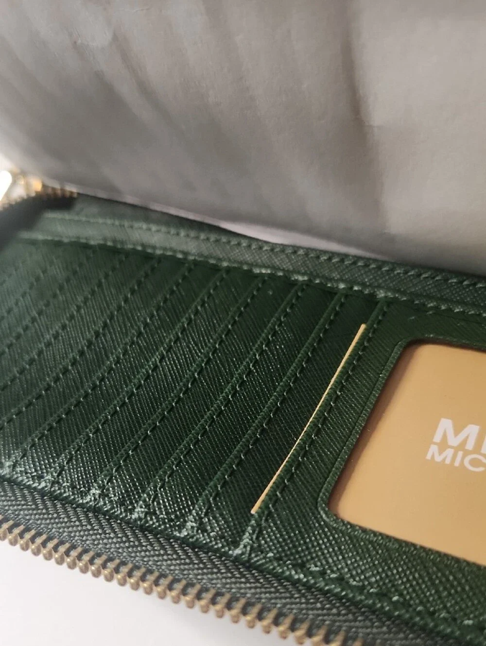 Michael Kors Jet Set Large Multi Function Leather Zip-Around Wristlet Wallet Nwt